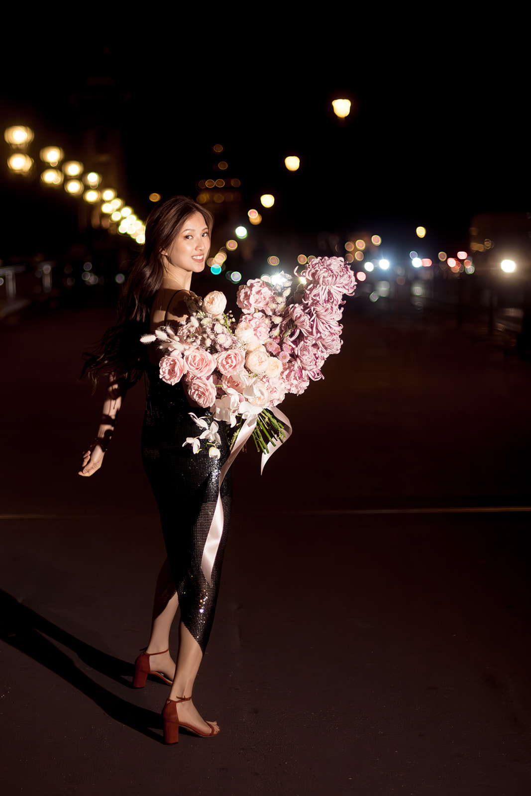 Editorial portrait with a large flower bouquet during a Paris engagement photoshoot